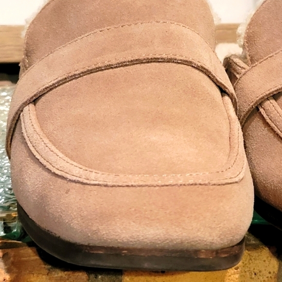 Lucky Brand Tan Mules with Cream Lining - Picture 4 of 8